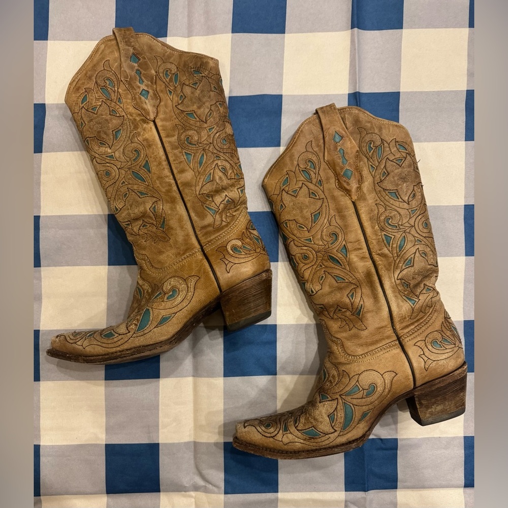 Corral women’s heeled cowgirl boots
